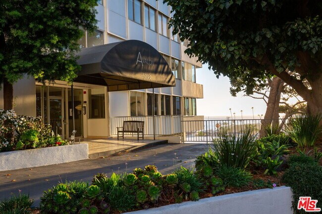 Building Photo - 17368 Sunset Blvd