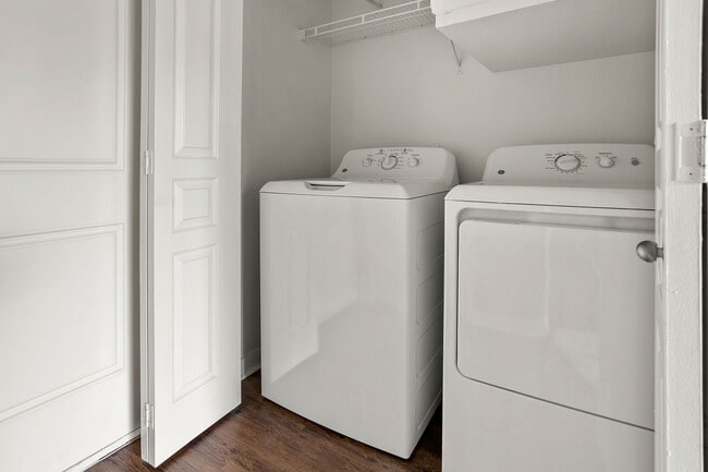 C230670_75West_1B1B_Laundry_02 - 75 West