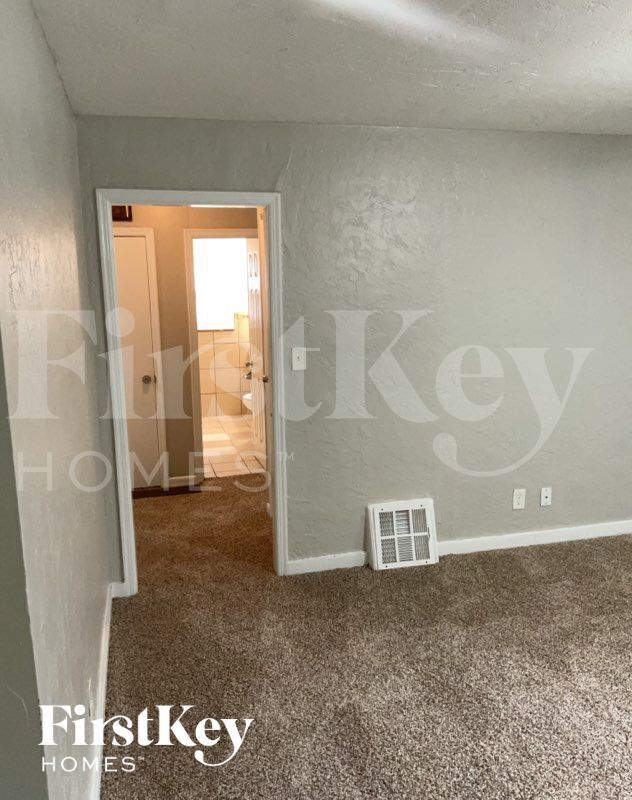 Foto del edificio - 8000 E 87th St