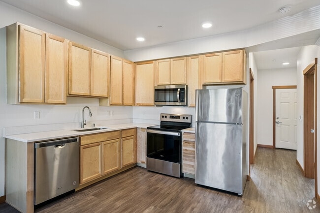 3 habitaciones, 1 baño - 745 pies cuadrados - Cocina - 1200/1210 Billy Frank Jr St.