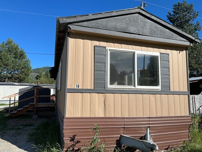 Building Photo - 1130 MT-135