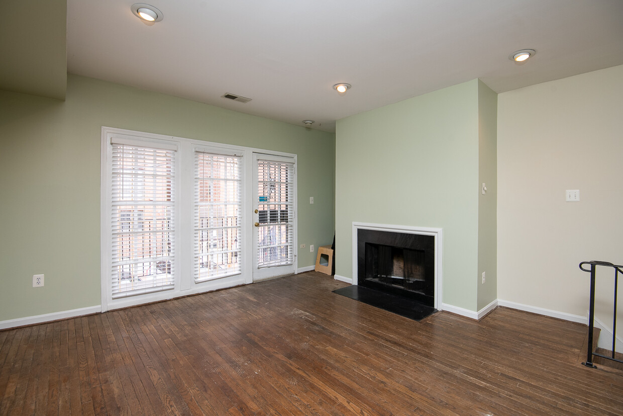 Primary Photo - 1615 Corcoran St NW