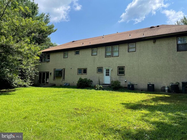 Building Photo - 303 Lehigh Rd N