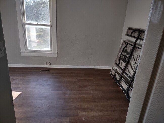 Building Photo - 2021 Lawson Ave