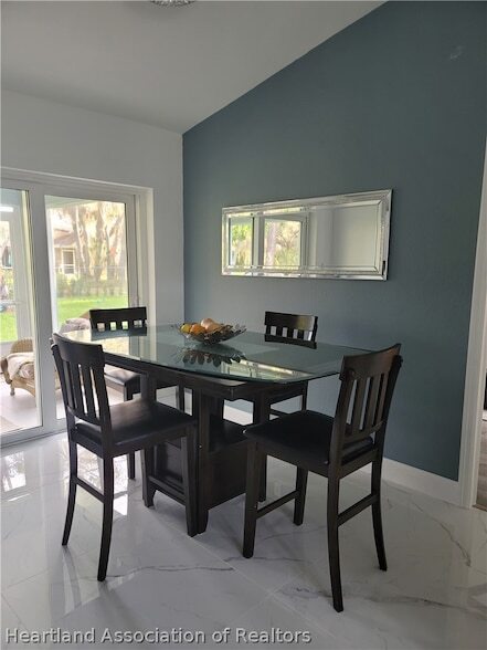 Foto del edificio - 3063 Morning Glory Dr