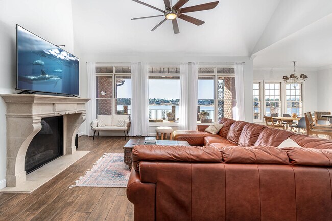 Foto del edificio - 488 Lakeside Ln