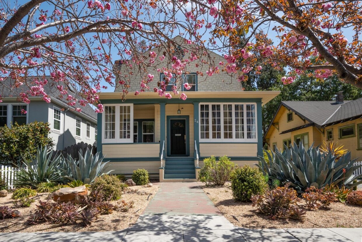 Primary Photo - 34 10th Ave