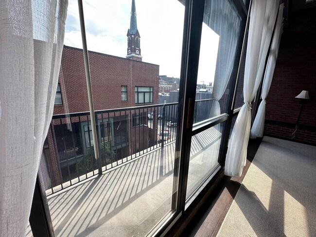 Foto del edificio - 515 W Main St