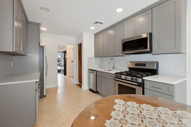 Foto del edificio - 305 Southwood Cir
