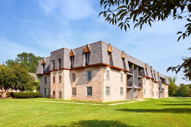 Building Photo - 2111 Grafton Dr