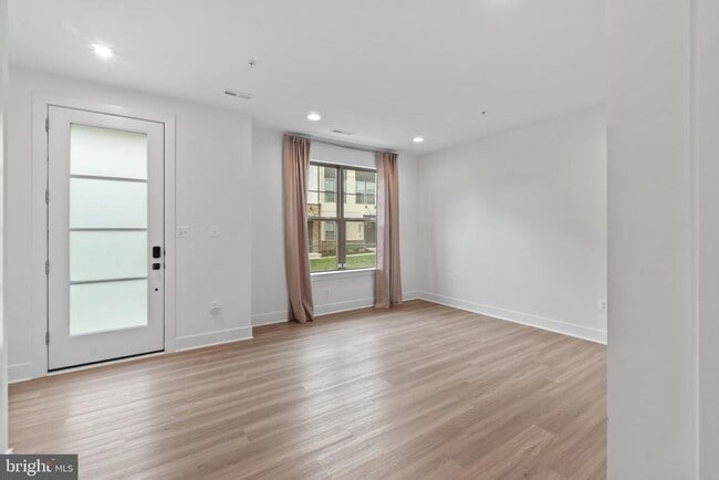 Building Photo - 3307 Streamlet Ln
