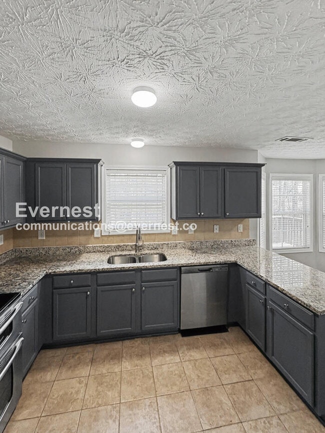 Photo - Limited Time Special Offer / 5 Bed, 4 Bath Home with Garage / Pet-Friendly / Vouchers Accepted / ...