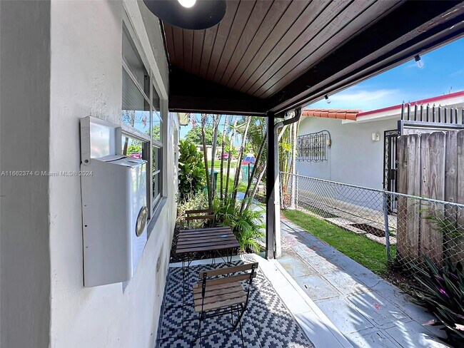 Foto del edificio - 2810 SW 33rd Ave