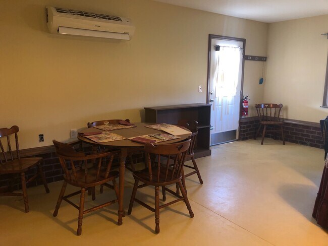 Building Photo - *FULLY FURNISHED* 1 Bedroom, 1 Bathroom Apartment *UTILITIES INCLUDED*