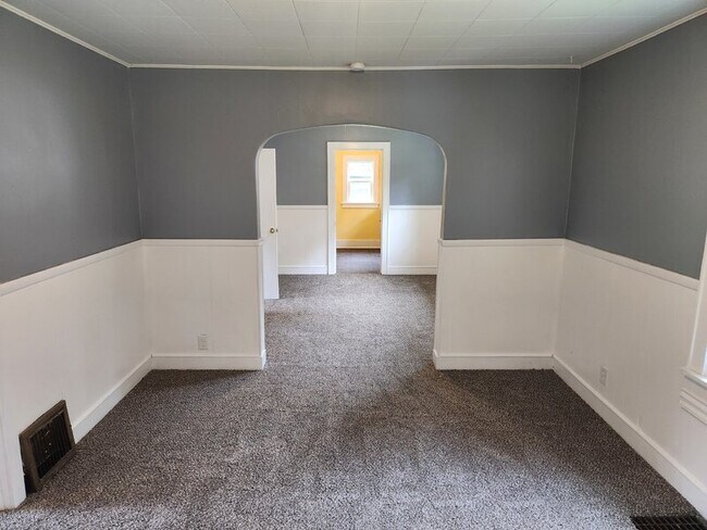 Building Photo - 2613 Elm St