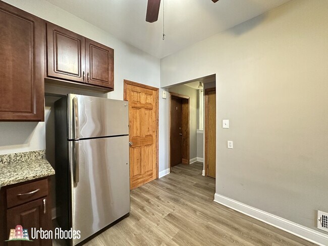 Foto del edificio - 3530 N Elston Ave