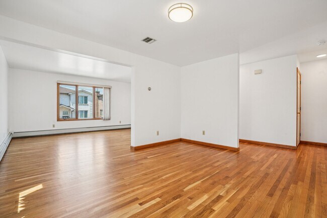 Foto del edificio - 2402 Hammett Ave