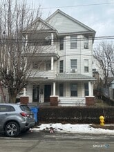 Building Photo - 77 Alma St