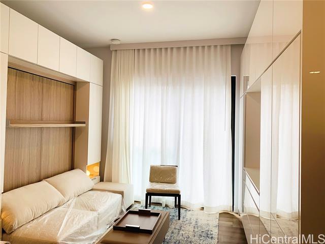 Building Photo - 987 Queen St