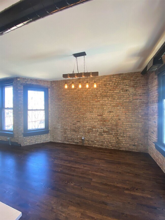 Building Photo - 4016 N Lincoln Ave
