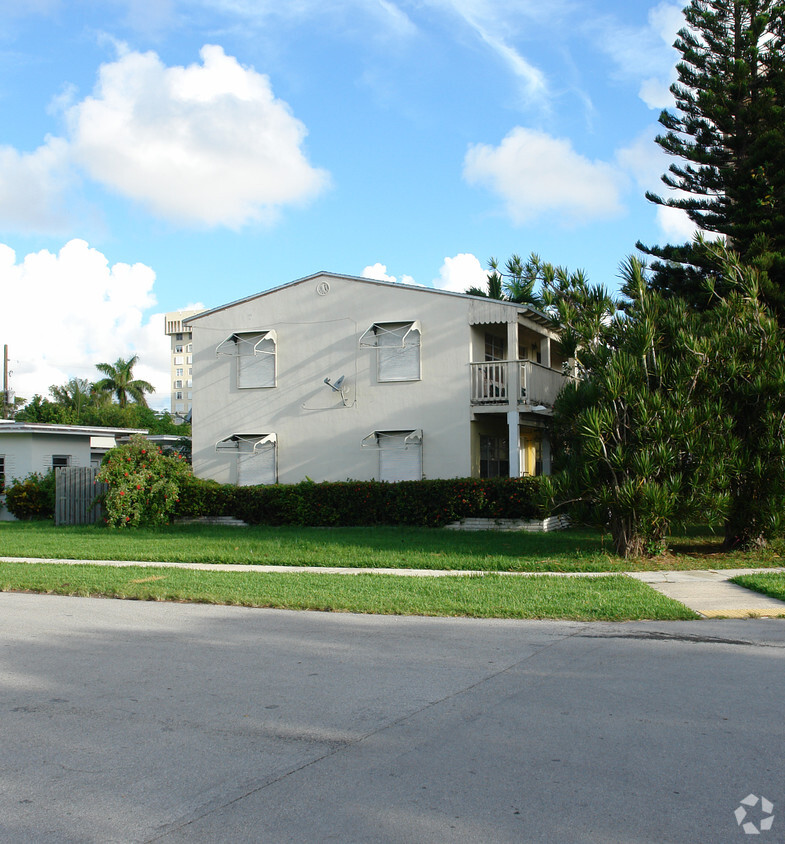 Building Photo - 11000 N Bayshore Dr