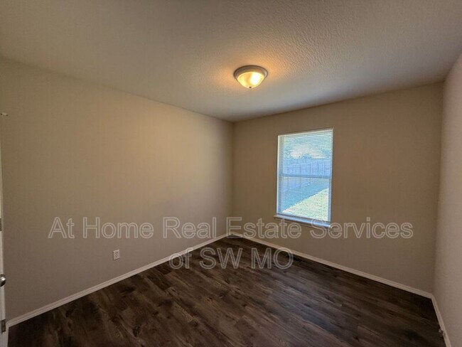 Building Photo - 3904 W Linwood St