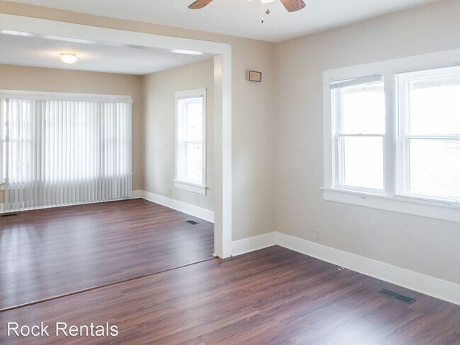 Building Photo - 3 br, 1 bath House - 307 E 11th
