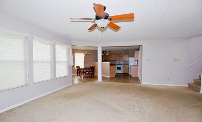 Foto del edificio - SPACIOUS 2 STORY HOUSE