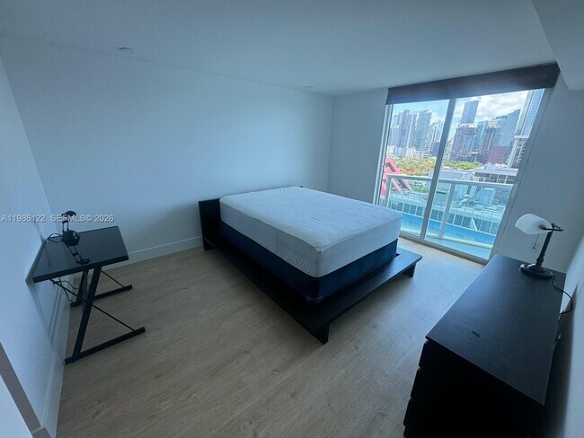 Building Photo - 2101 Brickell Ave