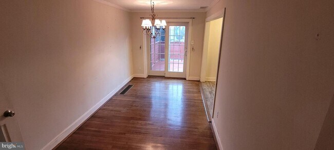 Foto del edificio - 104 S Church St