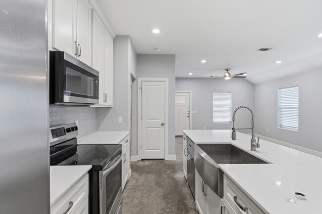 Foto del edificio - 1004 S Armstrong Ave