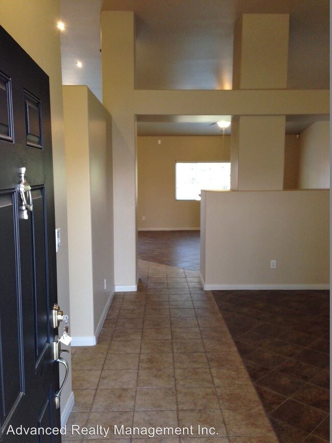 Building Photo - 5111 Vista del Mar Ave
