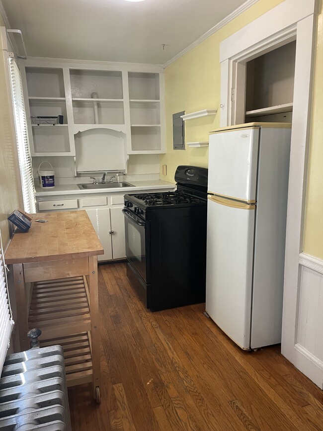 Kitchen- space for a small table & 2 chairs in opposite corner - 7 Bowdoin Ave