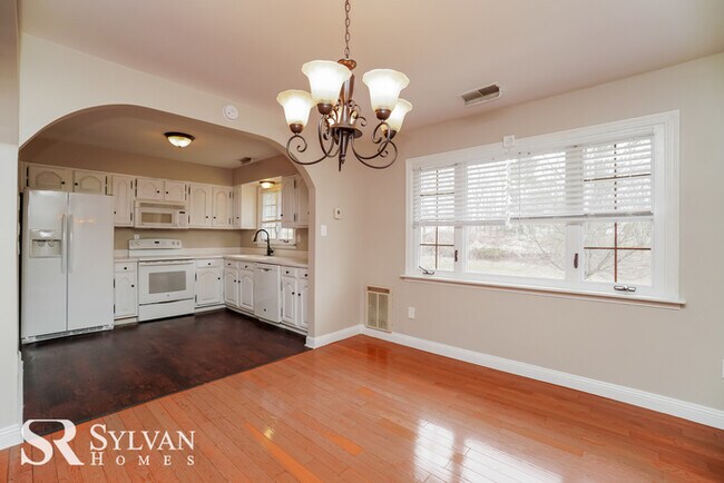 Foto del edificio - Move right in and bring more life in this ...