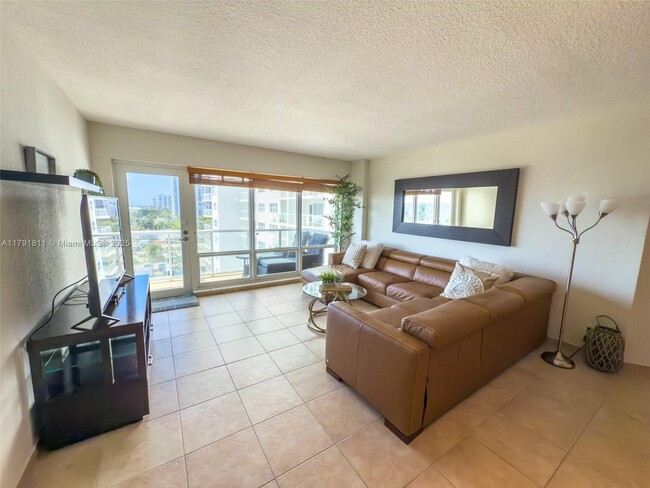 Foto del edificio - 111 N Pompano Beach Blvd