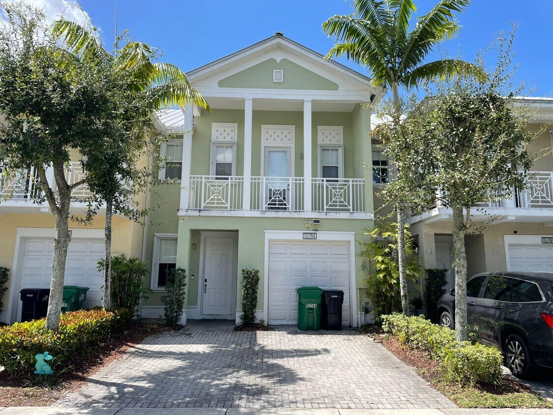 10784 NW 76th Ln, Medley, FL 33178 Townhome Rentals in Medley FL