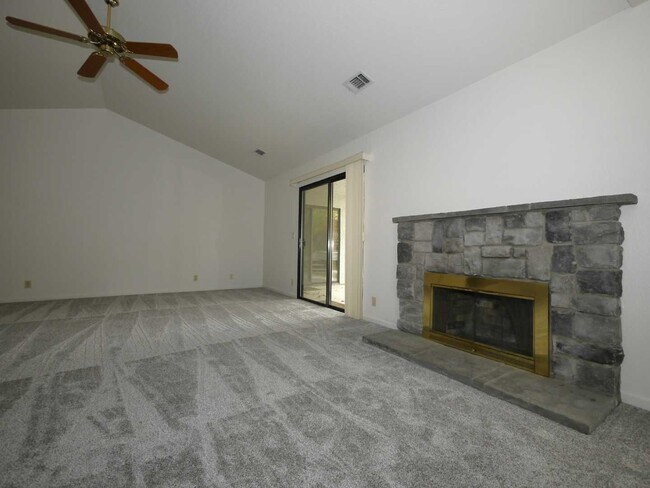 Foto del edificio - 110 Detert Ln