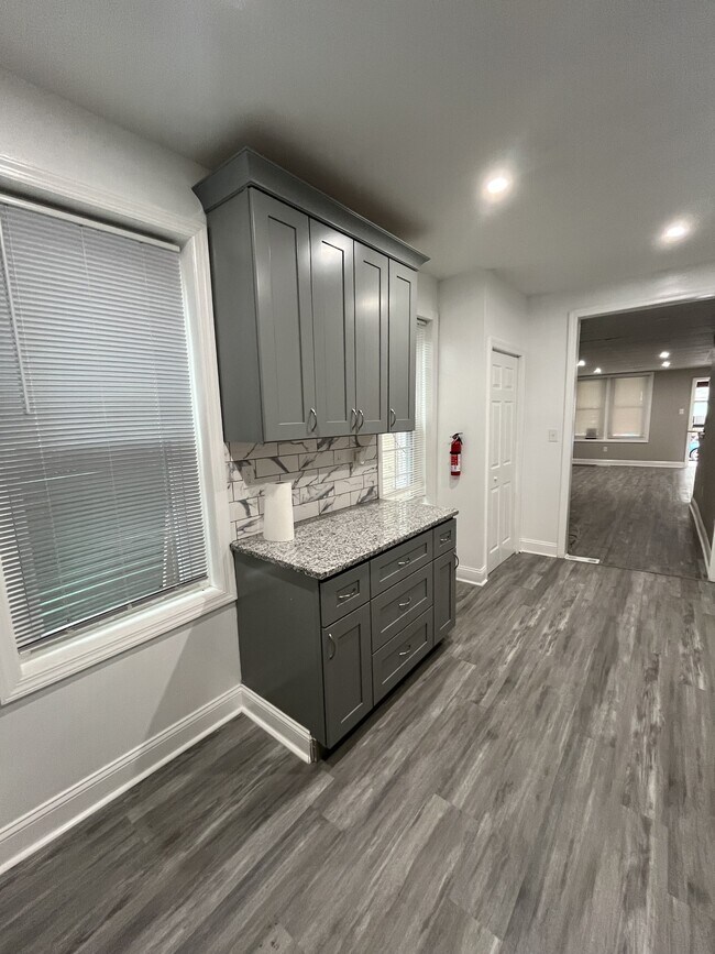 Building Photo - 1006 Potter St