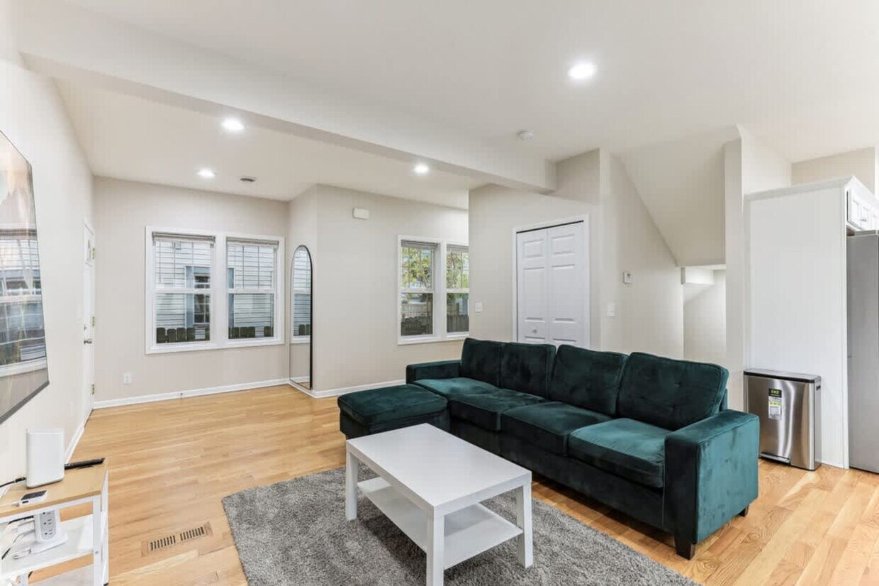 Foto principal - 2808 Colfax Ave South