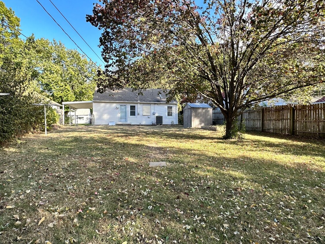 Primary Photo - CUTE 2 Bedroom 1 bath near 21st & Gage