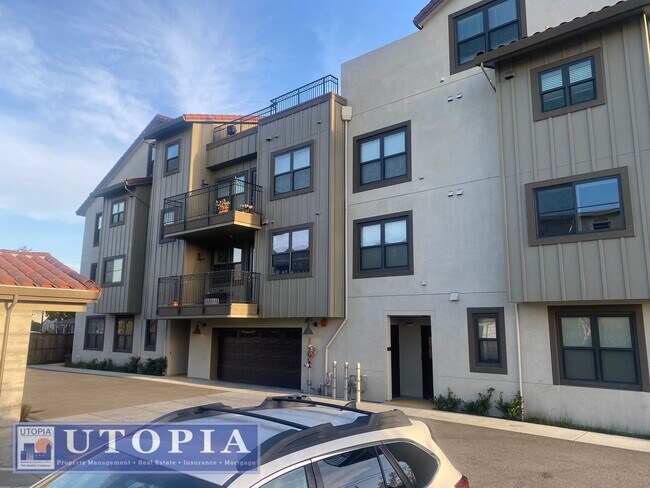 Building Photo - RENT SPECIAL- 50% off 1st months' rent if ...