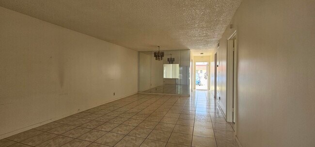 Building Photo - 526 Franconia Cir