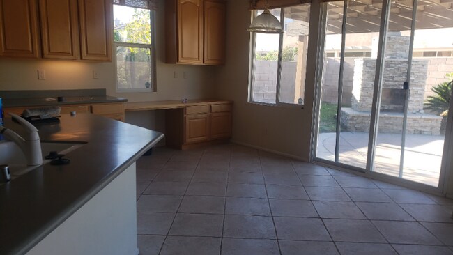 Foto del edificio - 12686 Amberhill Ave