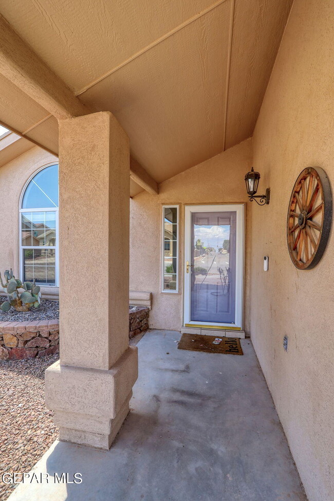 Building Photo - 11257 Northview Dr