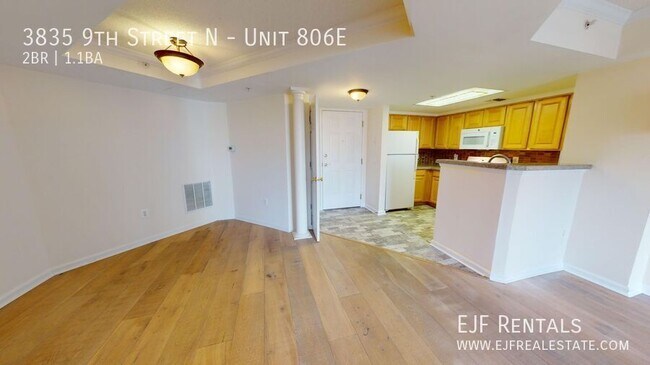 Foto del edificio - Spacious One Bedroom Plus Den W/Parking In...