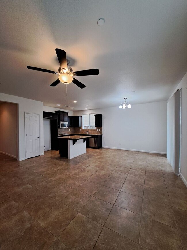 Foto del edificio - Single Level 3BR Home w/ Backyard in Clovis!