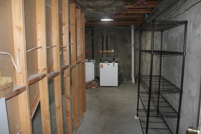 Almacenamiento/Lavandería - 12900 S 2200 W