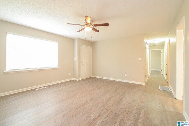 Foto del edificio - 1003 Oak Blvd