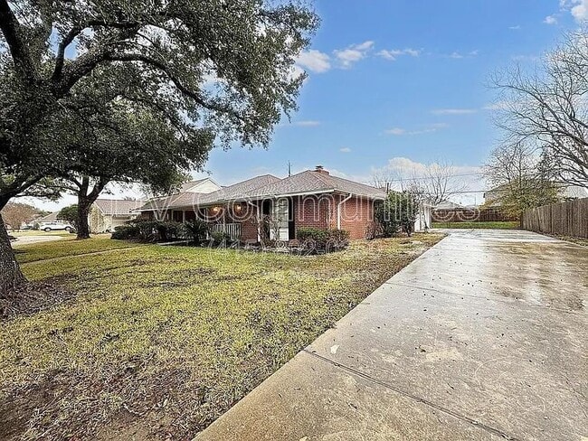 Building Photo - 4807 Country Club View