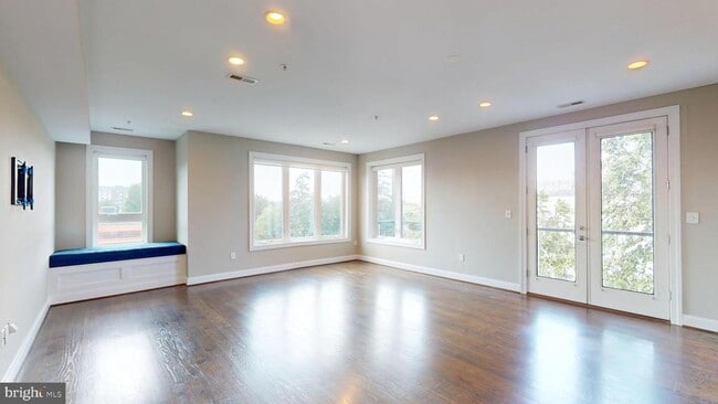 Foto del edificio - 3585 13th St NW